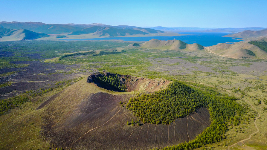 Il vulcano Khorgo e il White Lake